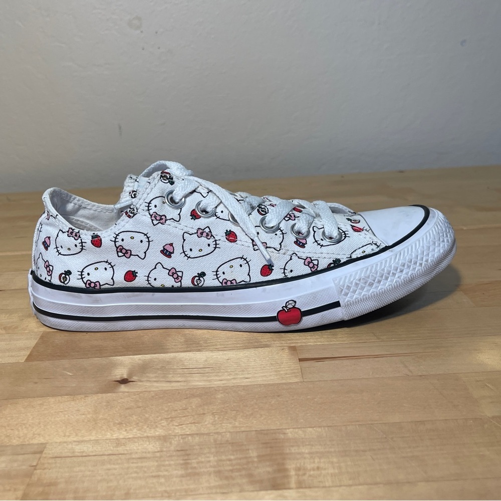 Converse x Hello Kitty Chuck Taylor All Star Low White Canvas Sneakers Sz 6.5
